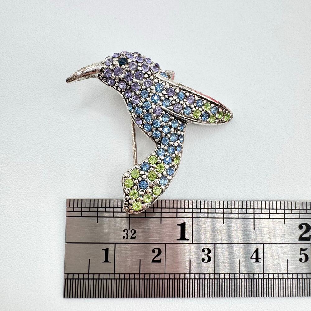 Vintage Monet Ombre Pave Rhinestone Hummingbird Brooch Signed Purple Blue Green - Picture 5 of 7